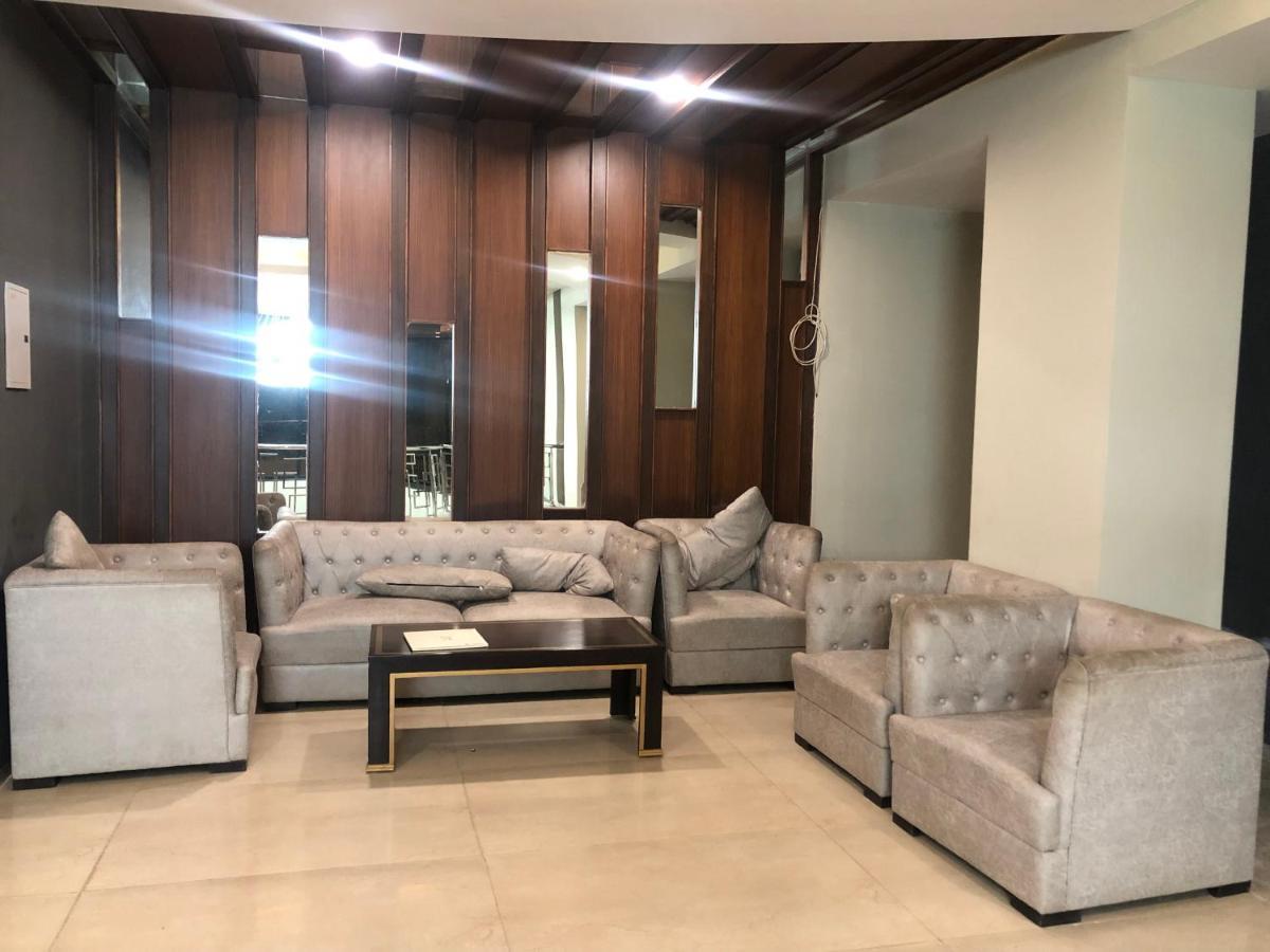 Ferienwohnung Downtown Delight Lucknow Exterior foto