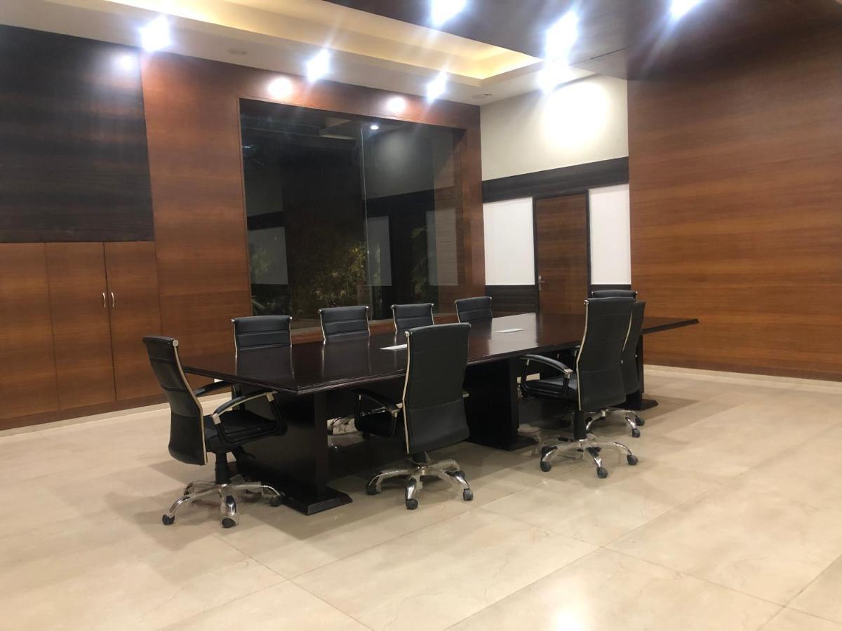 Ferienwohnung Downtown Delight Lucknow Exterior foto